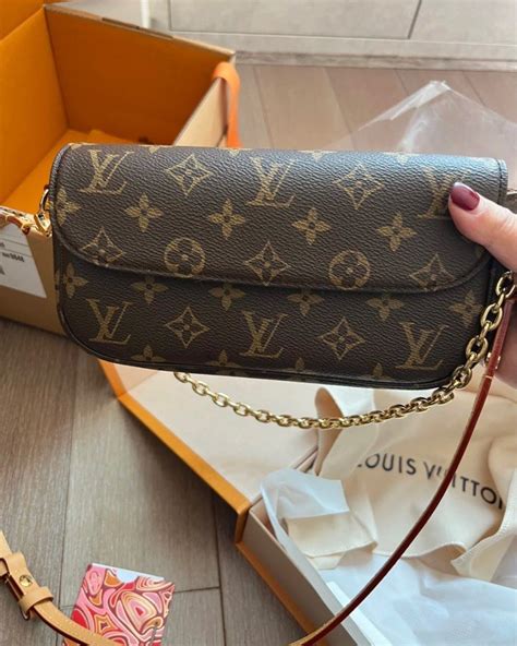 louis vuitton ivy|louis vuitton keychain wallet.